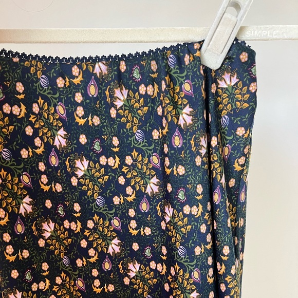 Chelsea and Violet Midi skirt - Picture 4 of 4